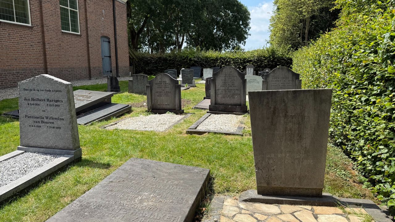 Op het Doeverense ‘Bollenveld’ ligt bijna iedereen met dezelfde achternaam (foto: Megan Hanegraaf).