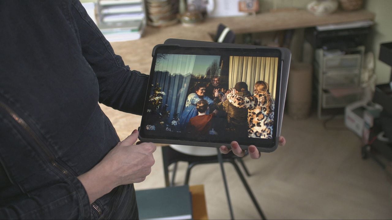 Contact met haar ouders tijdens de lockdown. (Beeld: Omroep Brabant)