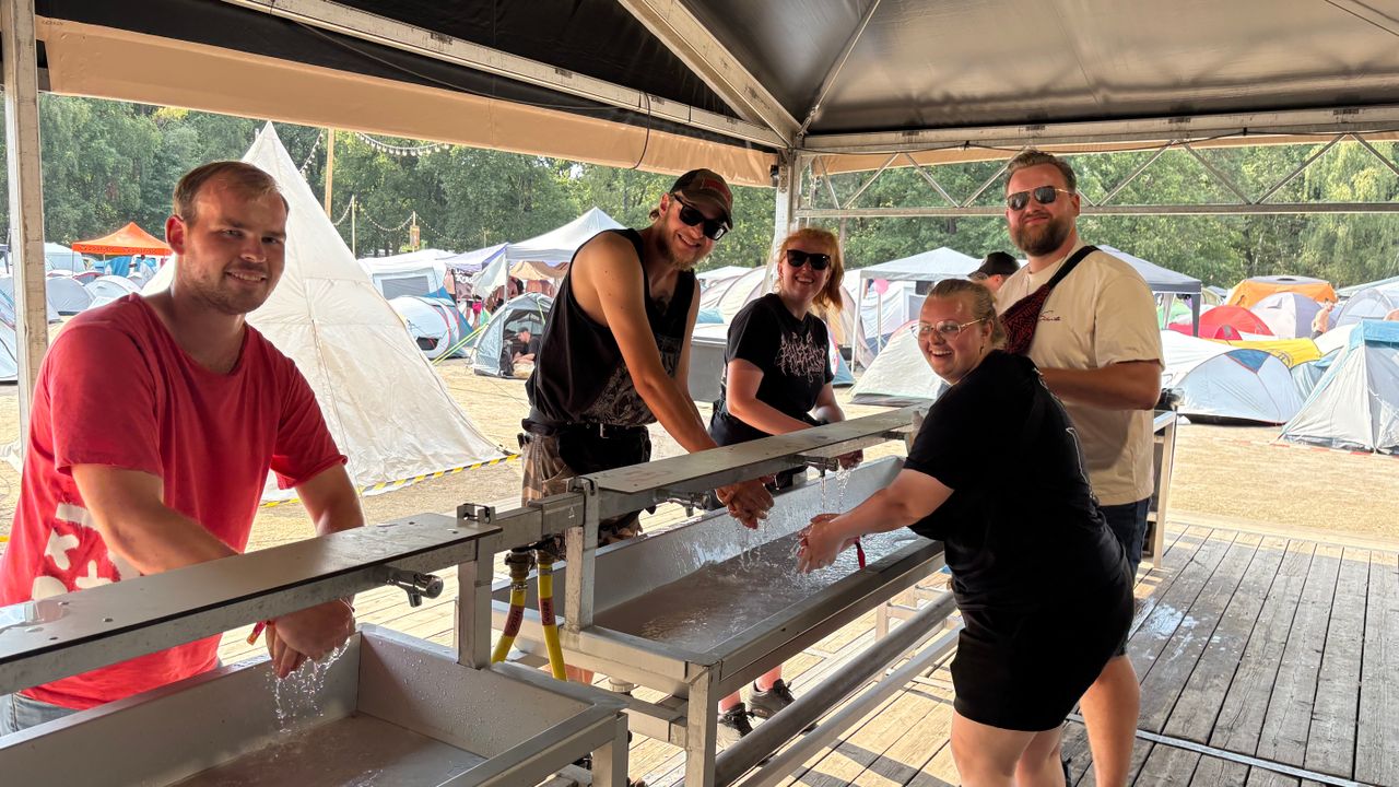 Deze waterbesparende kranen stoppen vanzelf (foto: Imke van de Laar).