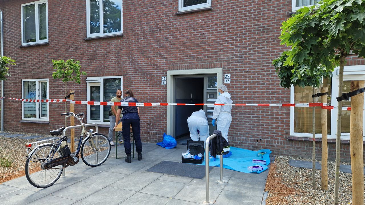 Sporenonderzoek na steekpartij in Helmond (foto: Noël van Hooft)