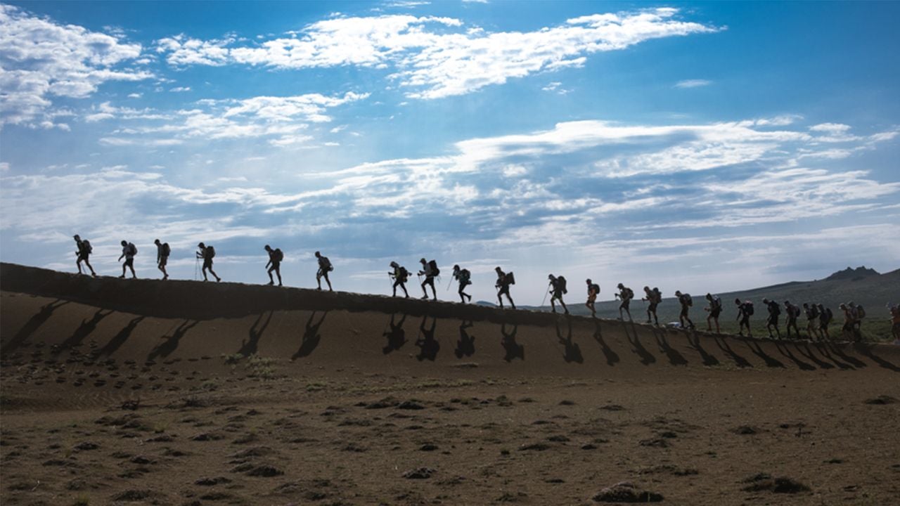 Aan de GOBI March doen 200 mensen mee vanuit de hele wereld (foto: RacingThePlanet/Gabriel Heusi).