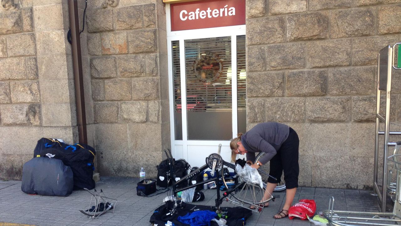 De fiets moet tijdens de reis vaak uit elkaar (privéfoto). 