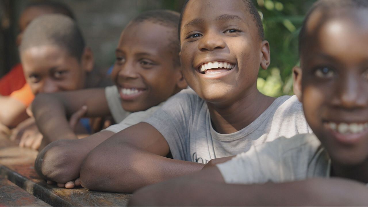 Noud hielp al 1350 straatjongeren in Arusha (beeld: Vergezocht/Omroep Brabant).
