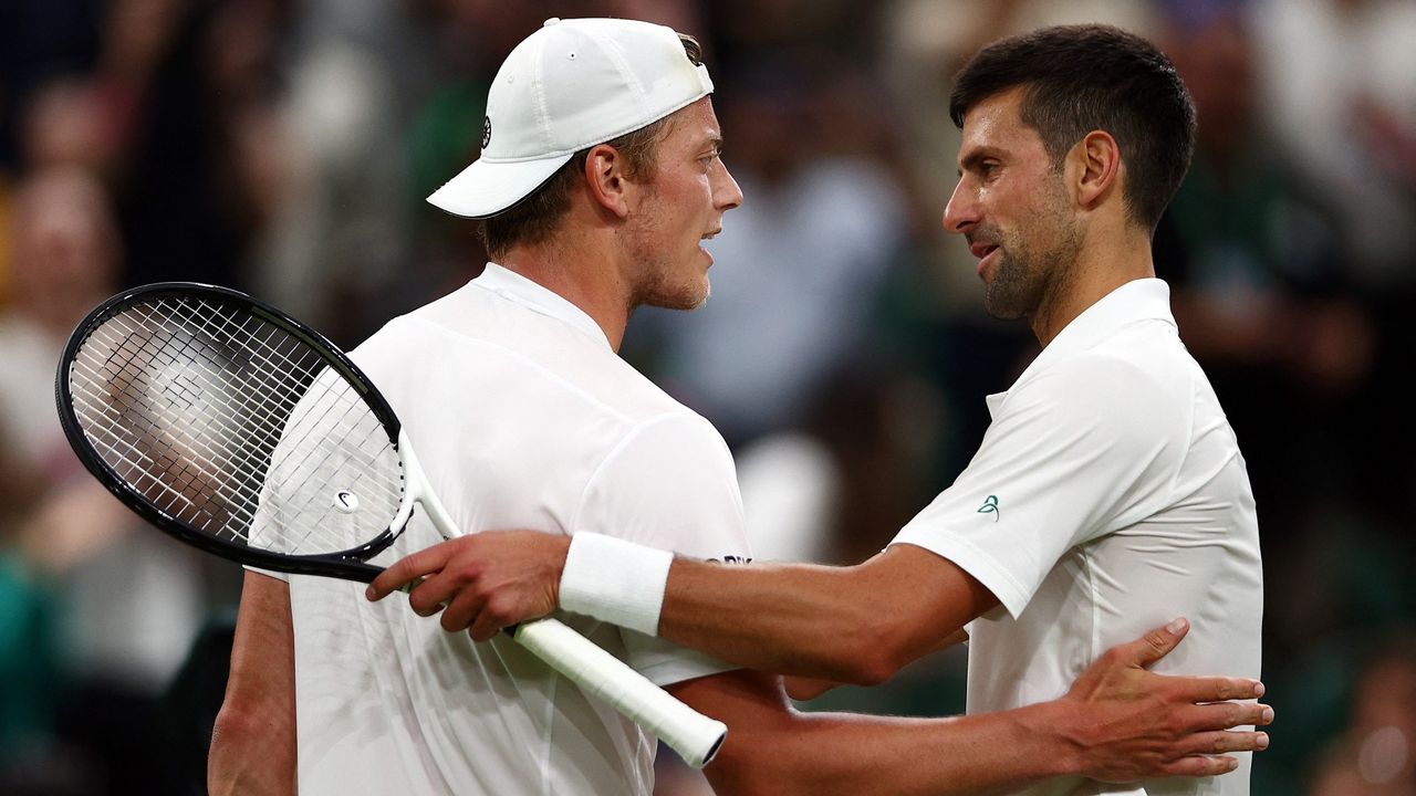 Tim van Rijthoven na zijn nederlaag tegen Novak Djokovic op Wimbledon (Foto: ANP)