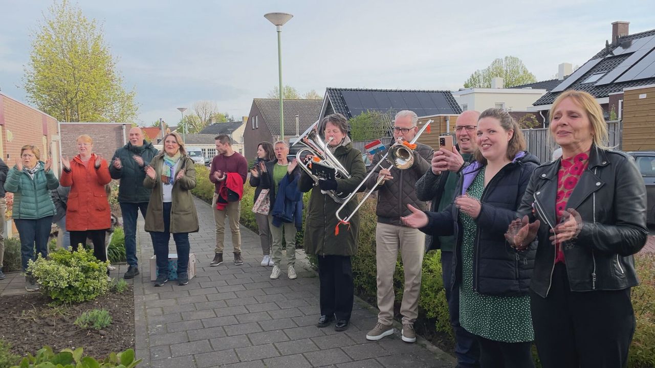 Dirk van Hees werd woensdag al vroeg toegezongen (beeld: Omroep Brabant).