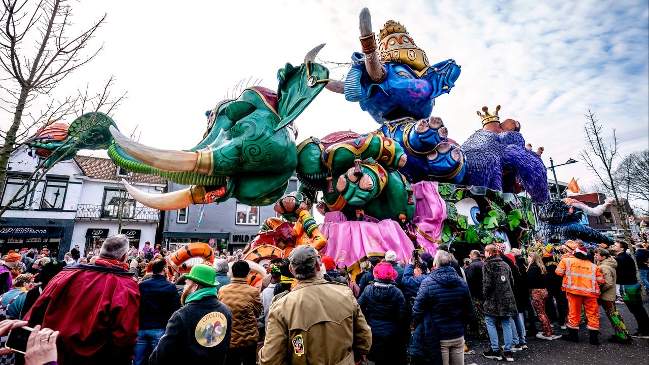 Het was druk tijdens de grote optocht in Peejenland (Hoeven)(foto: EYE4images).