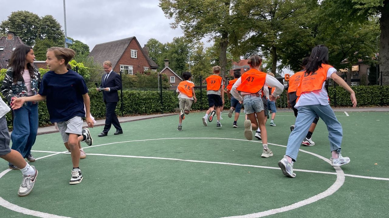 De eerste schooldag begint met Ren je Rot (foto: Raymond Merkx).