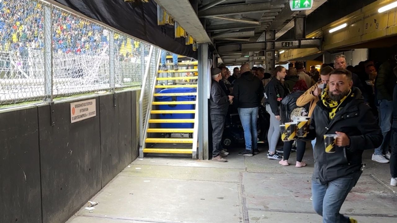 Onder de tribune van Vak G huist De Gracht Crew (foto: Omroep Brabant).