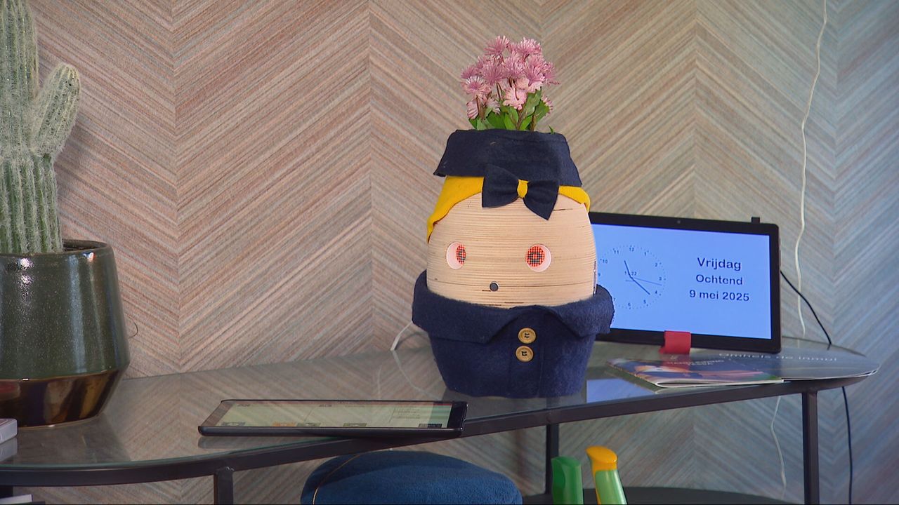 Pratende bloempot Tessa helpt met het herinneringen van afspraken (foto: Omroep Brabant).
