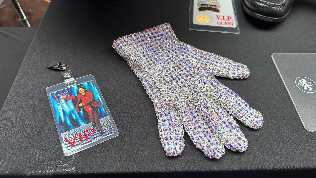 De diamanten handschoen van Michael Jackson (foto: Pieter Soethout).