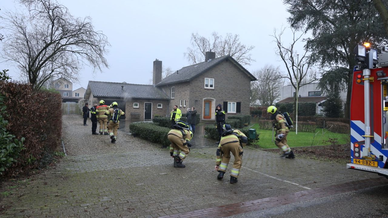 Huis in brand (foto: Saskia Kusters/SQ Vision).