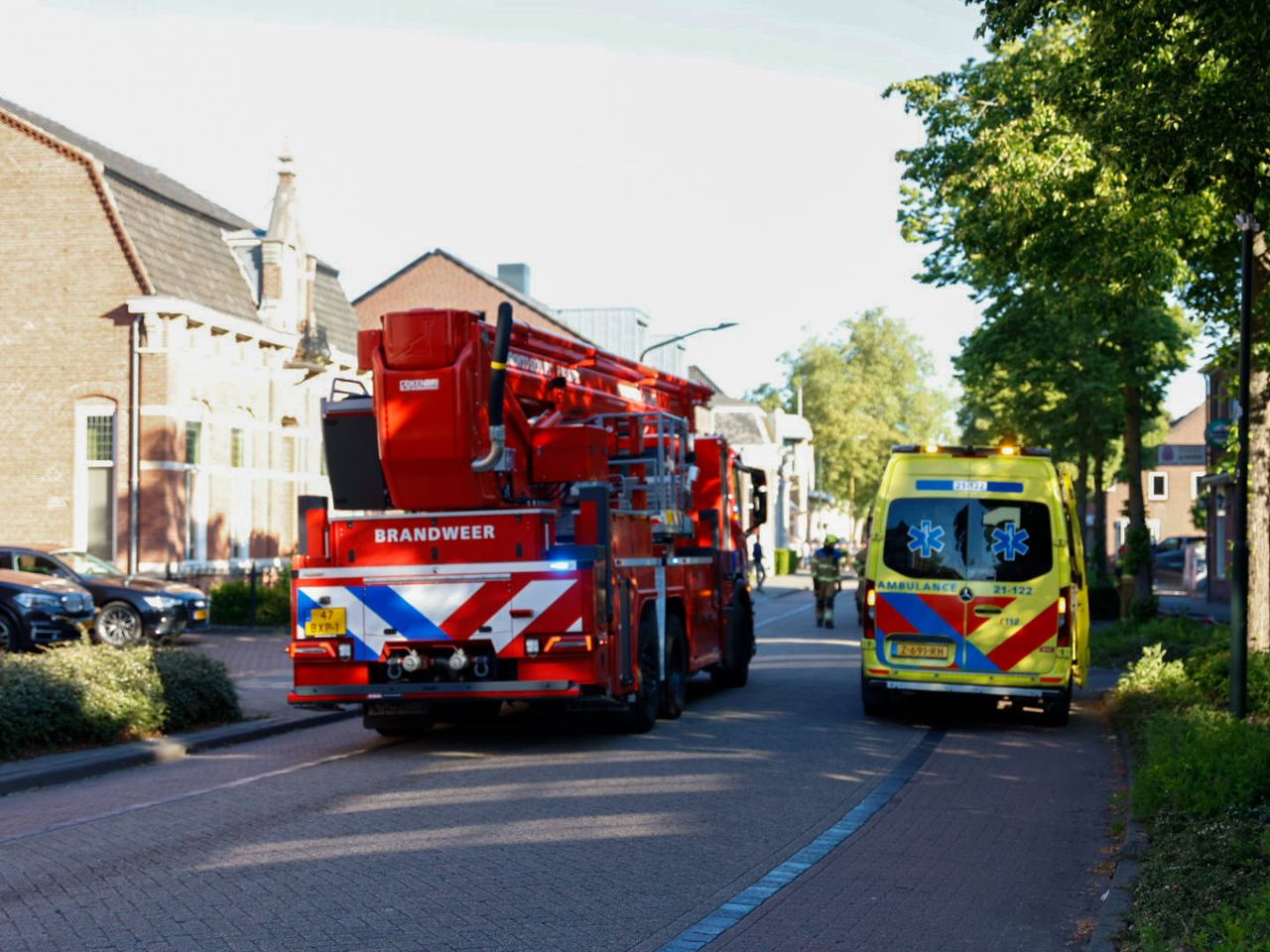 Behalve de brandweer werd ook een ambulance opgetrommeld (foto: Addy Smits/Persbureau Heitink).