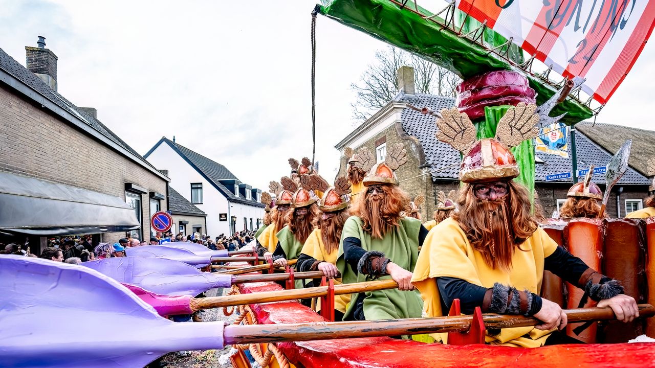 De grote carnavalsoptocht op Den Haaykaant (Raamsdonk)(foto: EYE4images).