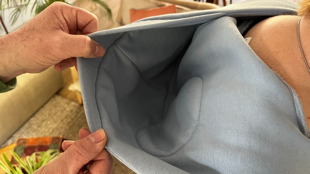 In de capuchon zitten twee rondjes met materiaal dat het geluid dempt (foto: Rogier van Son). 