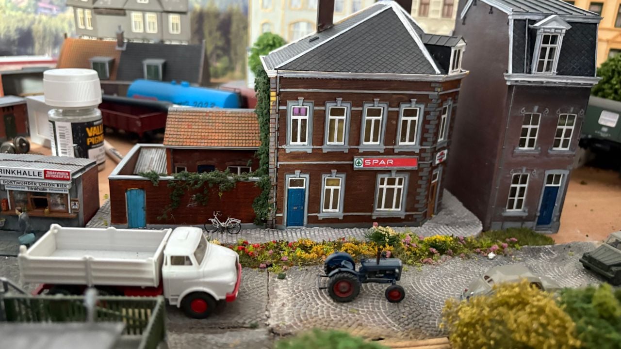 Een miniatuurdorpje van Stefan (foto: Imke van de Laar). 