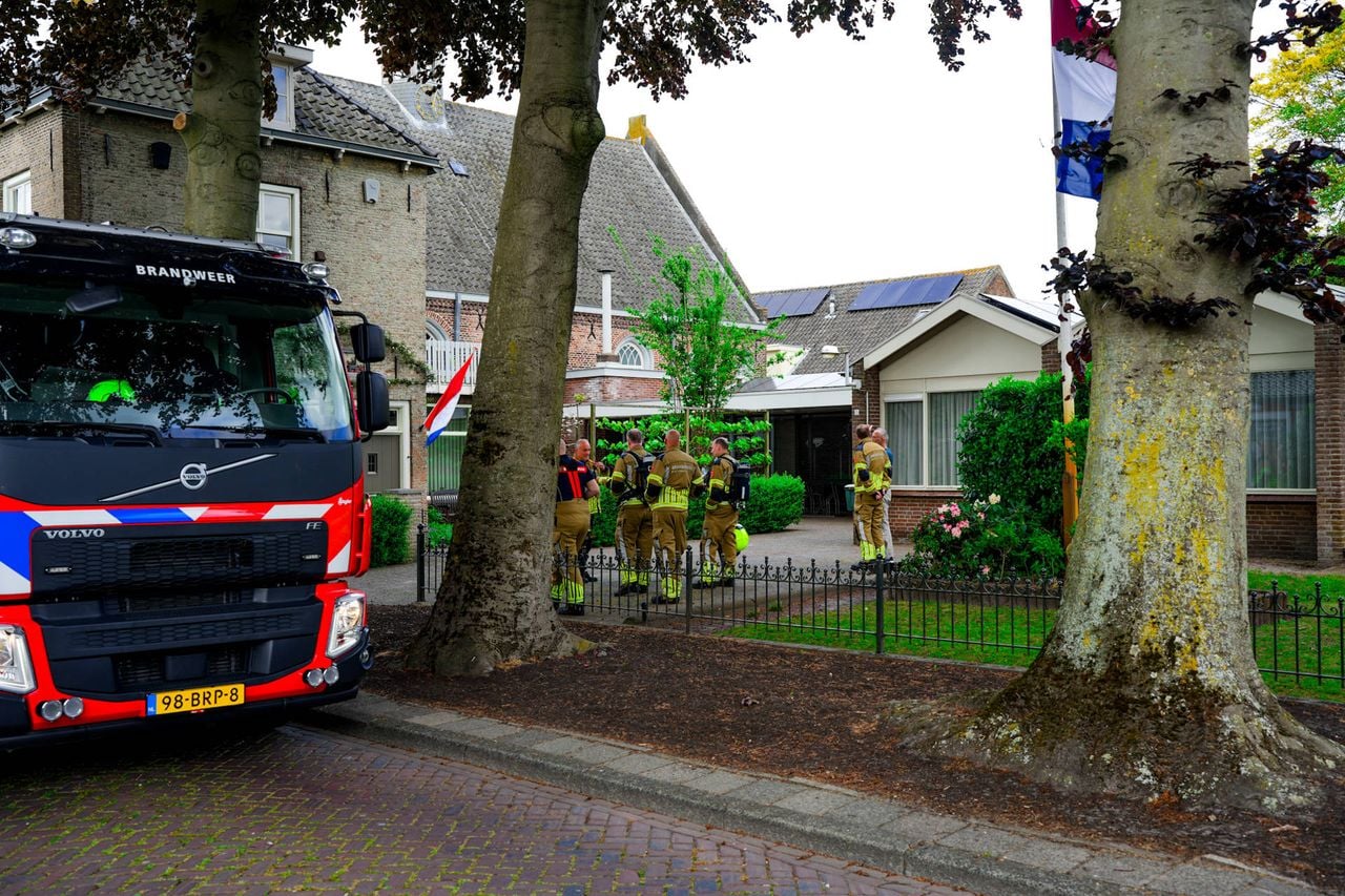 Milieugevaarlijke stof lekt tijdens onderhoud aan een kerk (foto: Erik Haverhals/Persbureau Heitink).