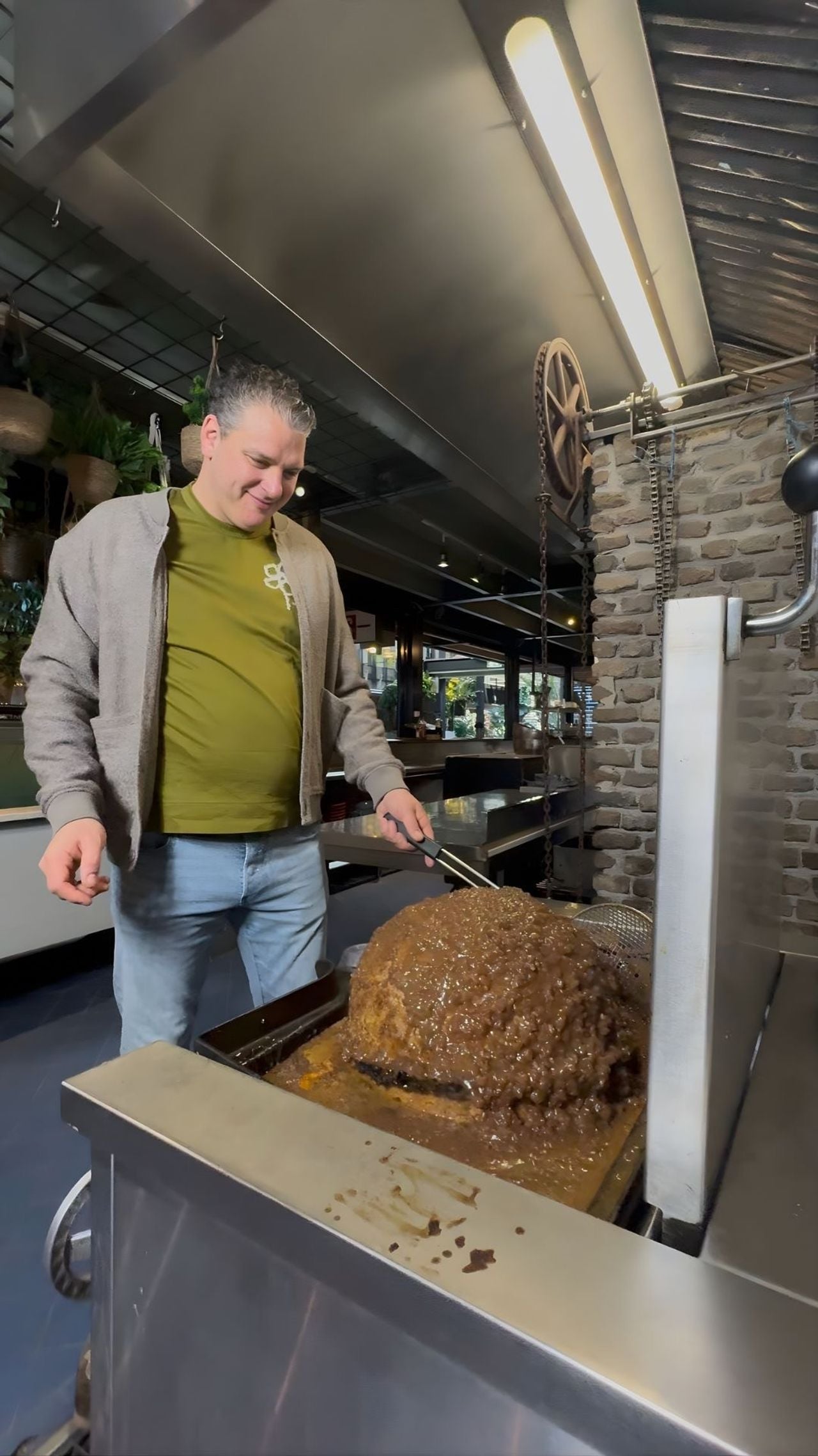 De mega gehaktbal op de gril (eigen foto).