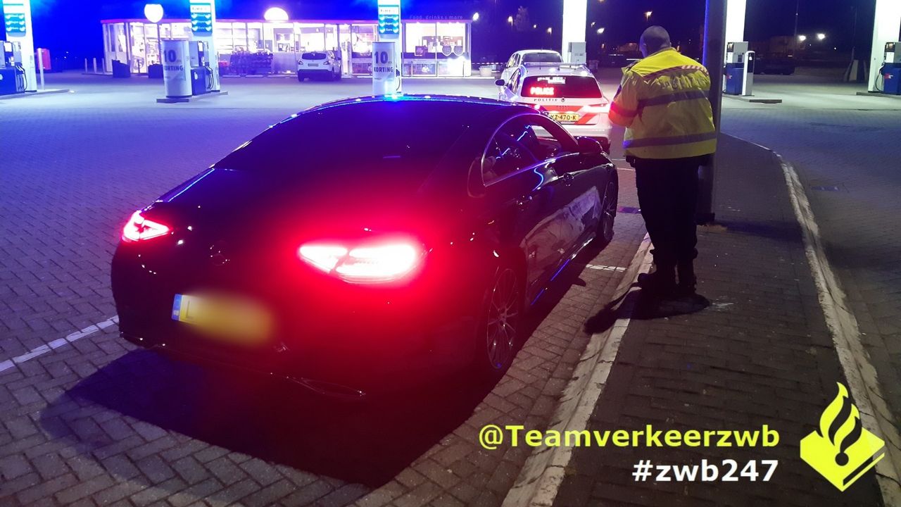 Drie automobilisten moesten hun rijbewijs inleveren (foto: Twitter Team Verkeer Zeeland-West-Brabant).