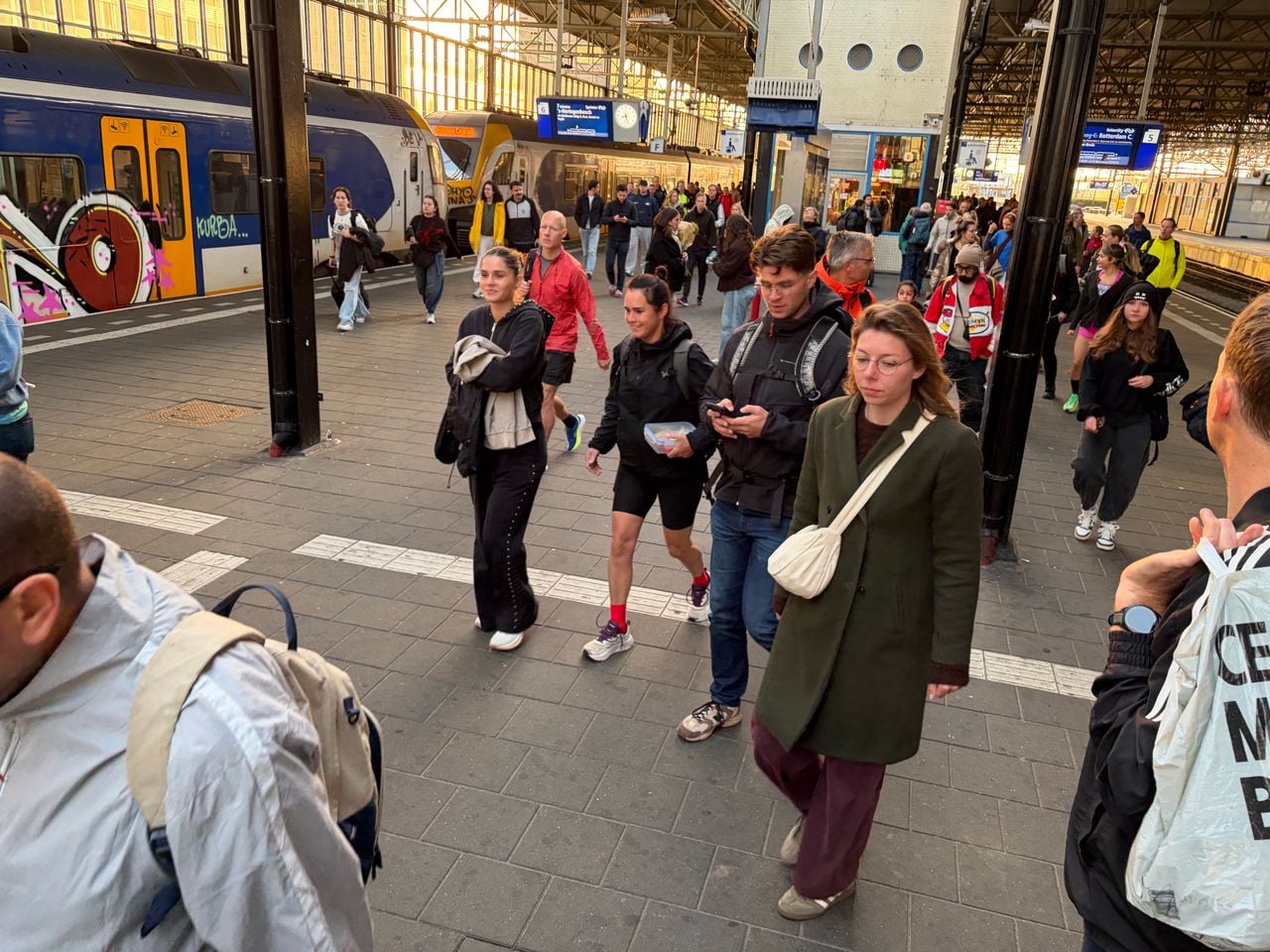 Drukte op het station in Eindhoven (foto: Jan Peels)