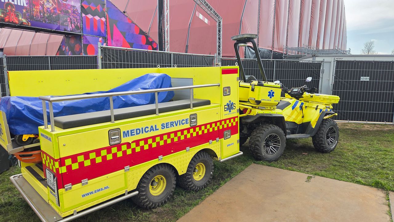 De ziekenwagen op Paaspop (foto: Noël van Hooft).