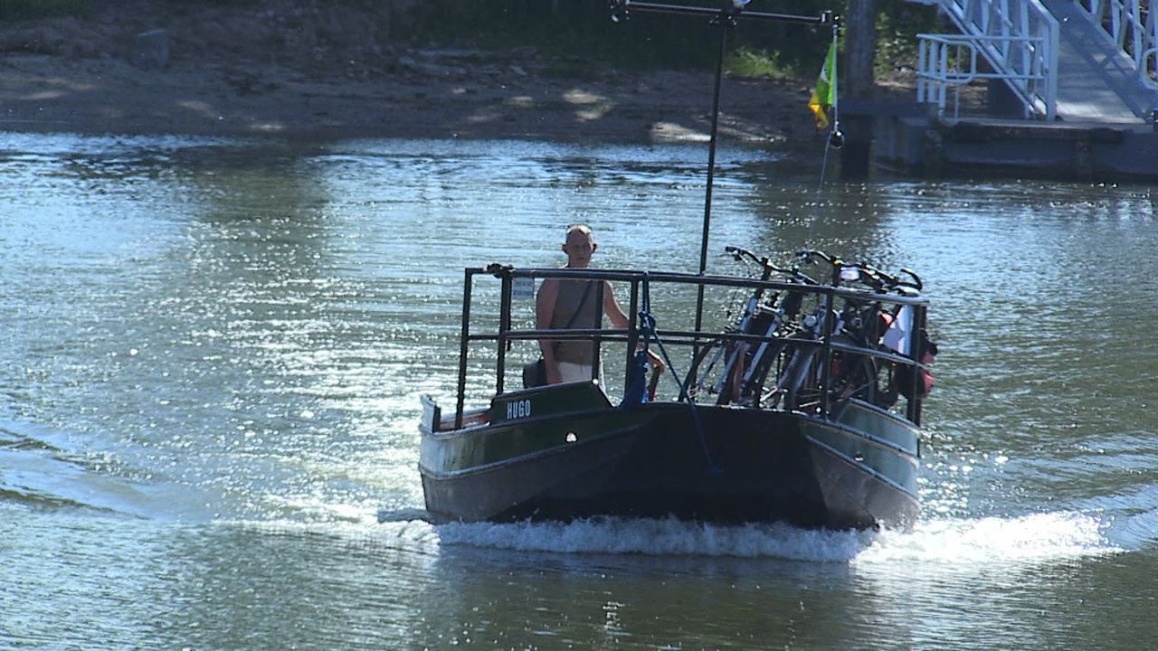 Heen en weer tussen Brabant en Slot Loevestein: voetveer Woudrichem 