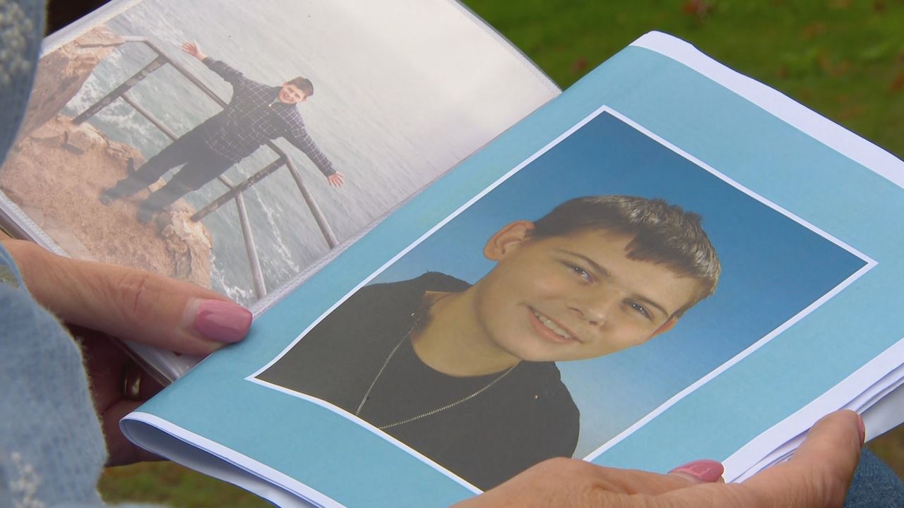 Conny verloor haar zoon Sander op 14-jarige leeftijd (beeld: Omroep Brabant).