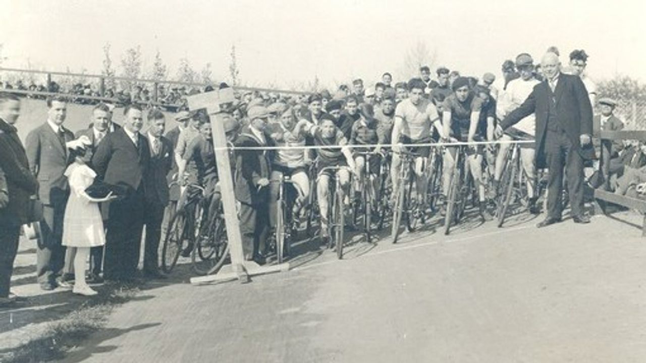 Wielerbaan in Den Dungen (1933)