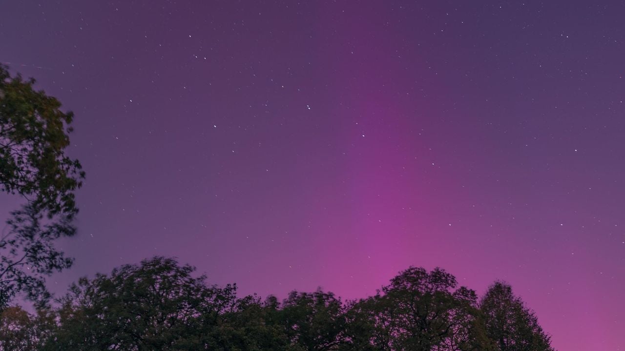 Een fraai gekleurde lucht boven Baarle Nassau (foto: Diana Blokland).