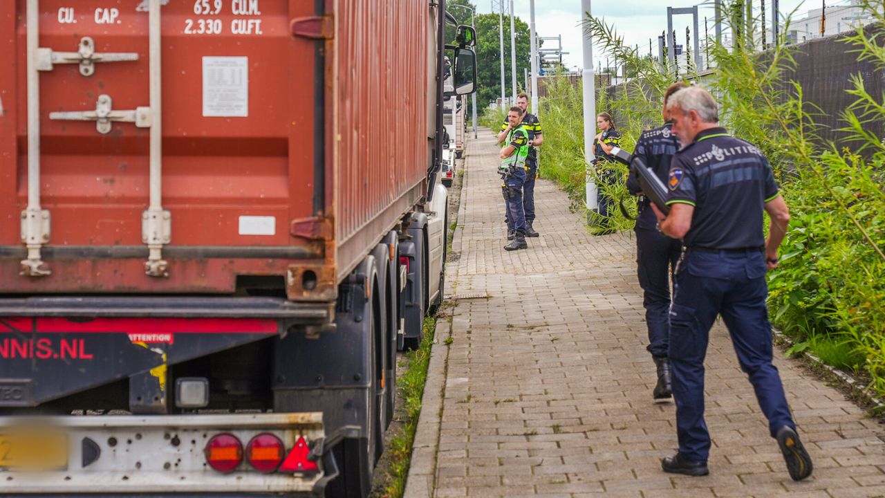 Rond een uur vrijdagmiddag werd de politie gewaarschuwd (foto: Dave Hendriks/SQ Vision).