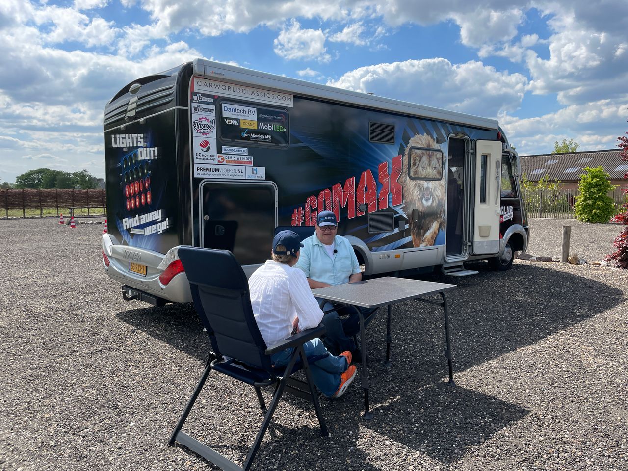 Kamperen met de Max Verstappen-camper (foto: René van Hoof).