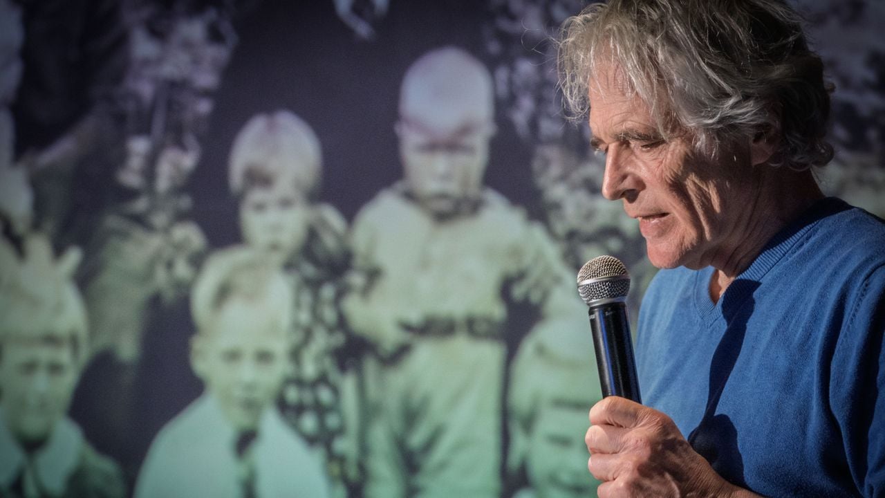 Jan van Gemert tijdens de voorstelling 'Kom we gaan naar boven...' (foto: Tanja Meidam).