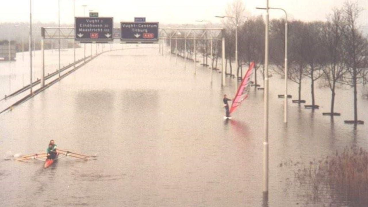 Max was niet de enige watersporter die in 1995 de A2 op ging, is te zien op deze foto van Wendela Wendelaar van de Bossche roeivereniging De Hertog.