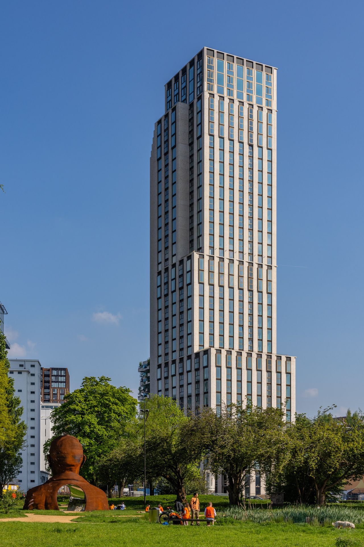 De hoogste woontoren van Eindhoven op Strijp-S (foto: Bas Gijselhart / SDK Vastgoed).