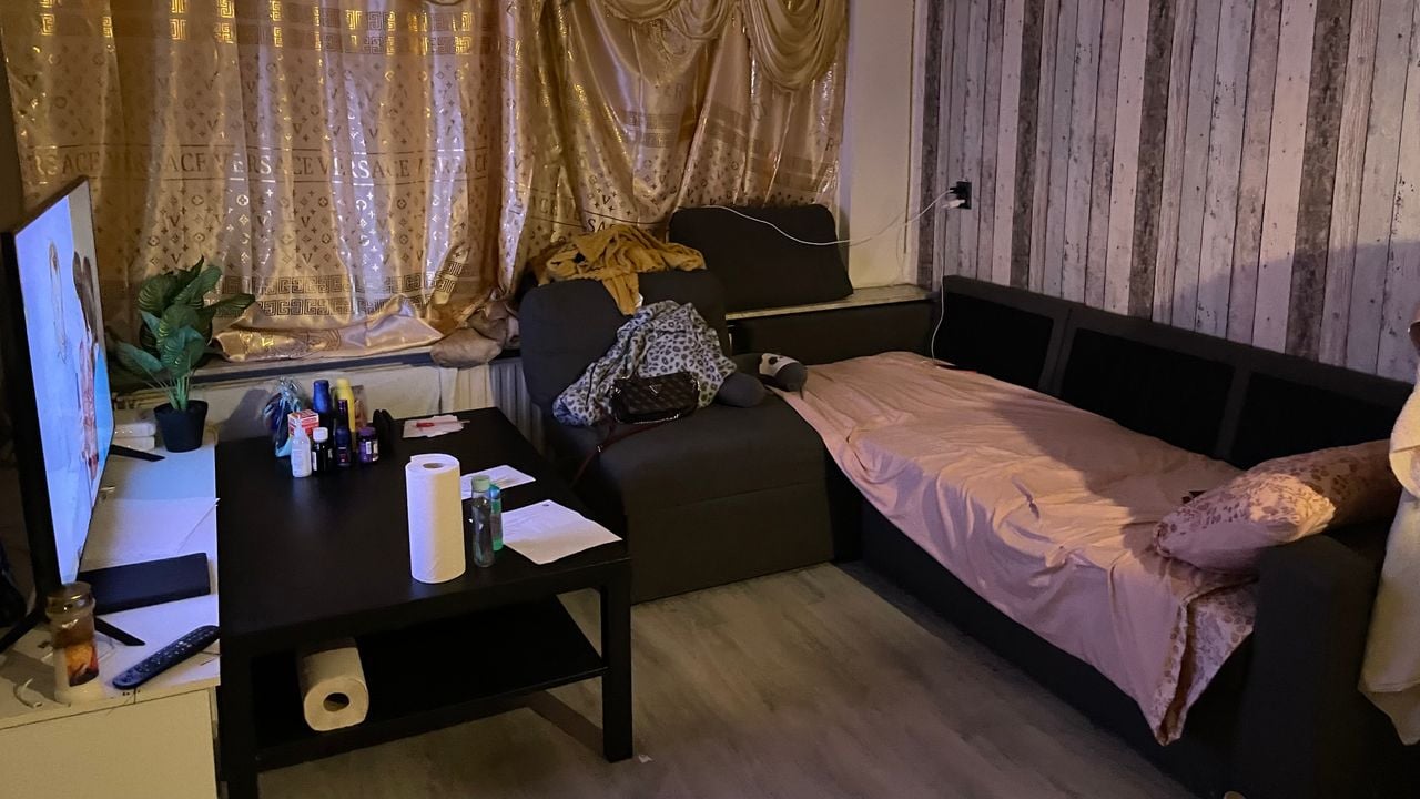 De werkplek van een sekswerker in Waalwijk (foto: Tom van den Oetelaar).