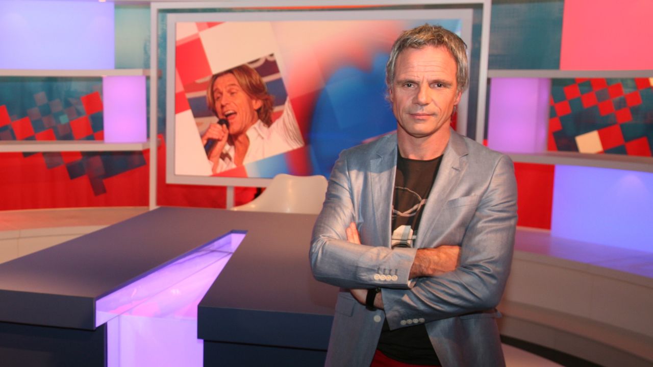 Peter van Aar in 2012 als presentator van 'Onder Ons' in de tv-studio van Omroep Brabant (foto: Omroep Brabant).