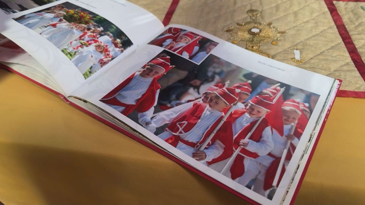 Een van de vele outfits die de Vaartrozen in het beheer hebben (foto: Omroep Brabant).