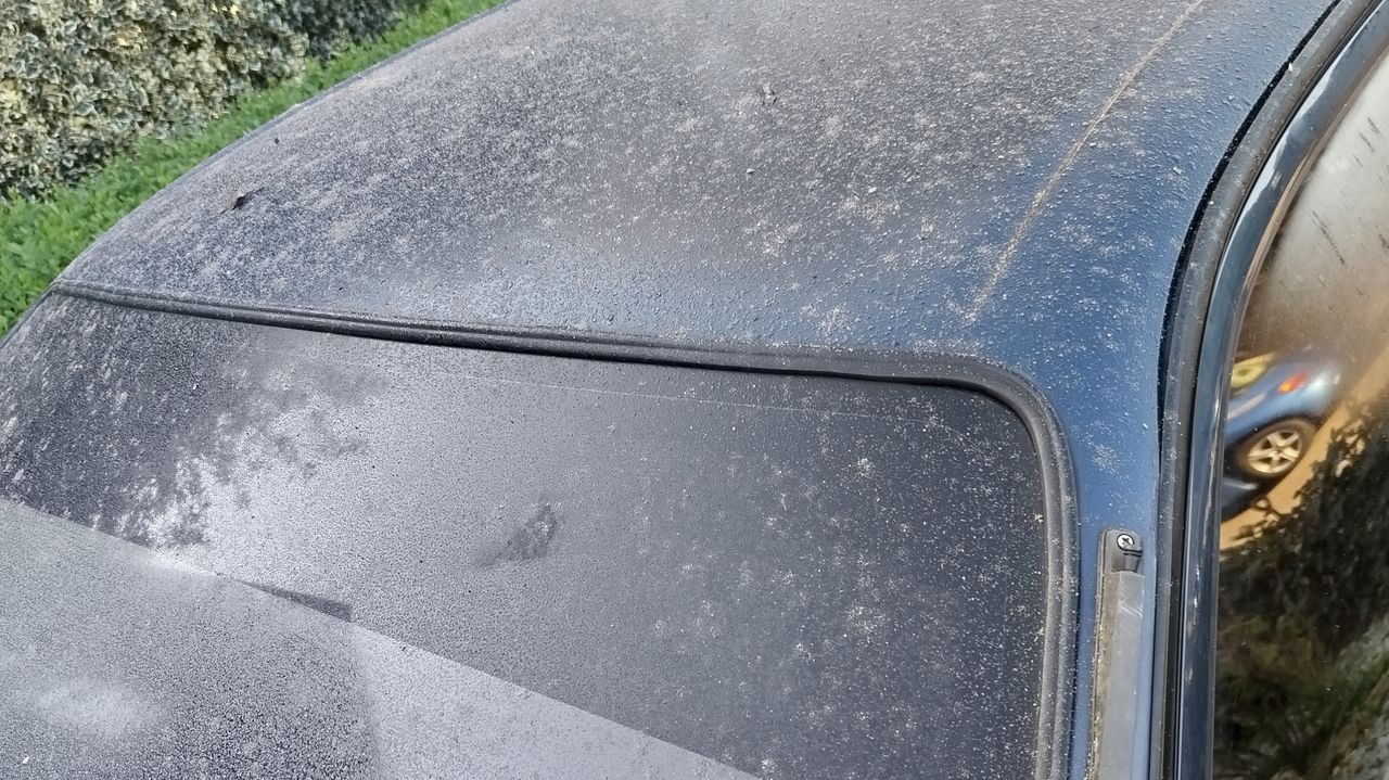 En ook deze auto van Paul kreeg de volle laag (foto: Paul van de Vossenberg).