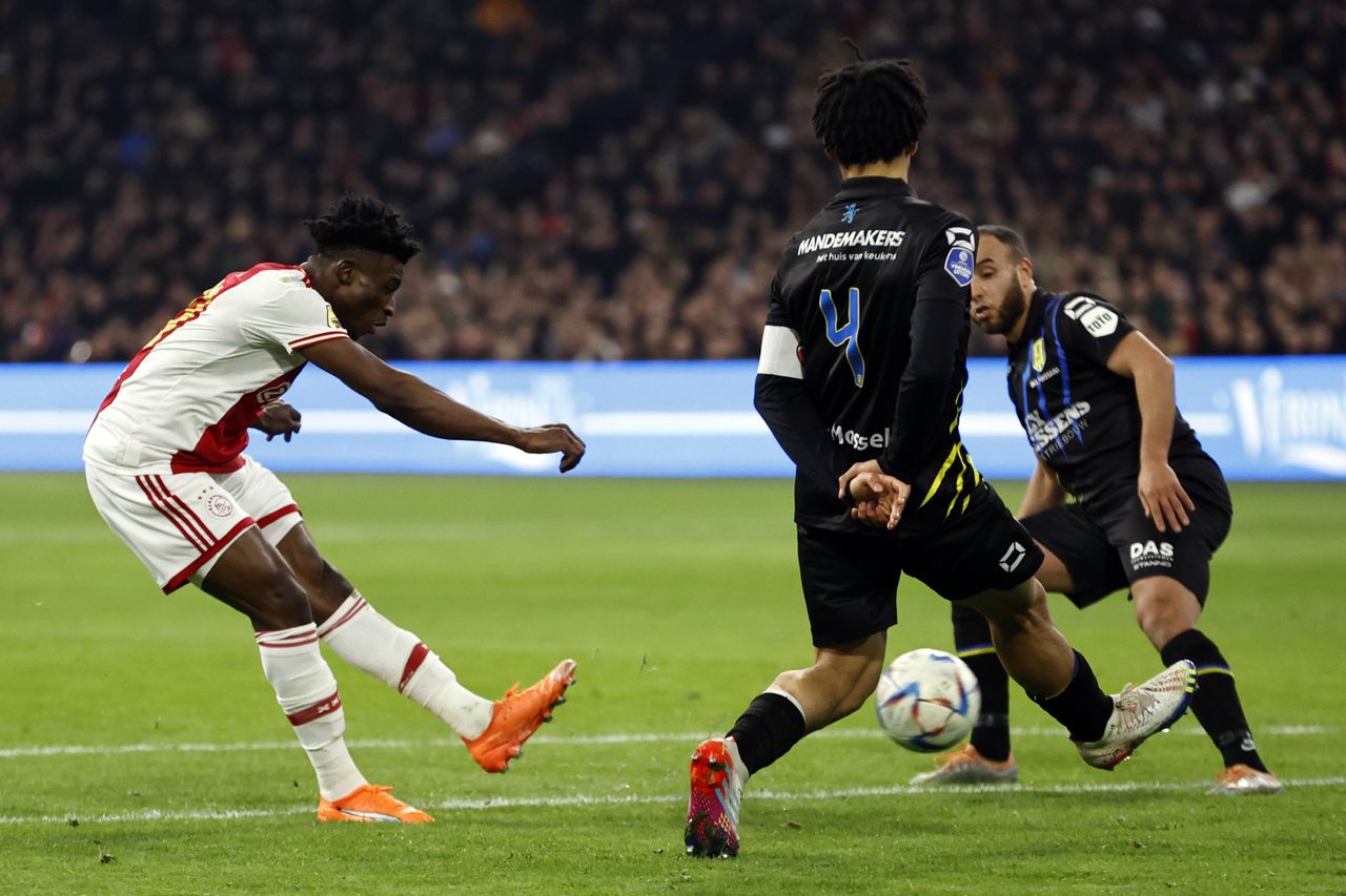 Kudus (Ajax), Adewoye en Bel Hassani (RKC Waalwijk). Foto: ANP