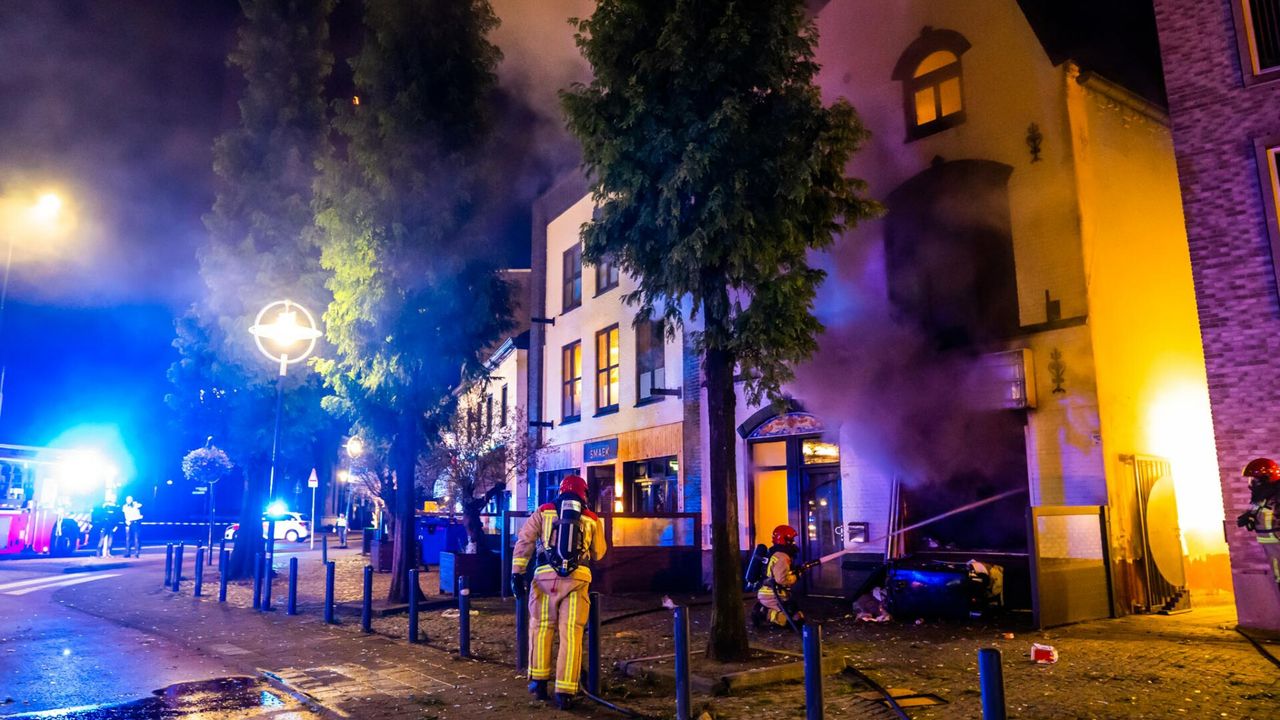 De brandweer had de brand in Geldrop snel onder controle (foto: Dave Hendriks/SQ Vision).