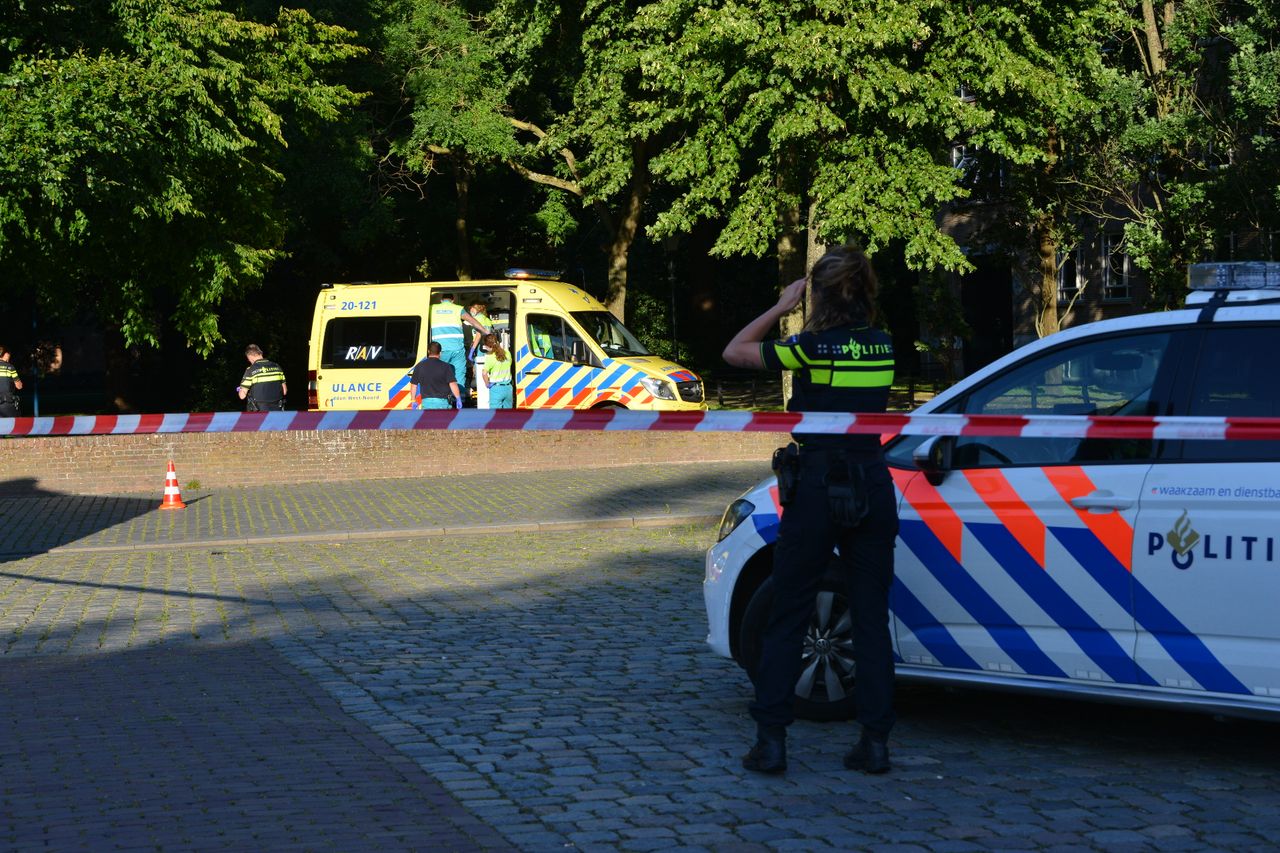 De politie doet onderzoek. (Foto: Perry Roovers / SQ Vision Mediaprodukties)