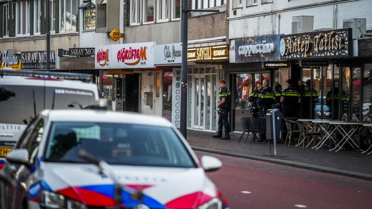Drie bedrijven aan de Kruisstraat worden doorzocht (foto: SQ Vision).