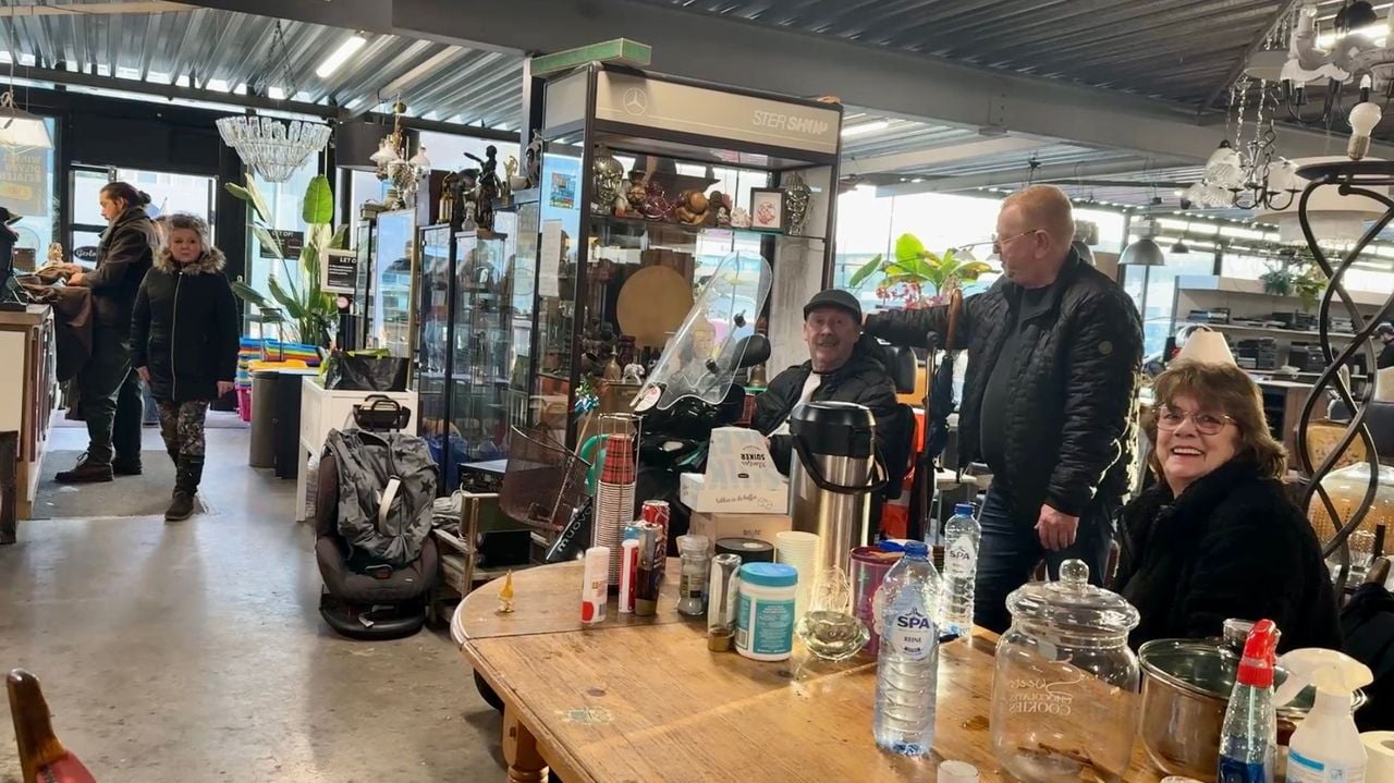 Gezellig buurten in Henkie's kringloopwinkel in Breda.