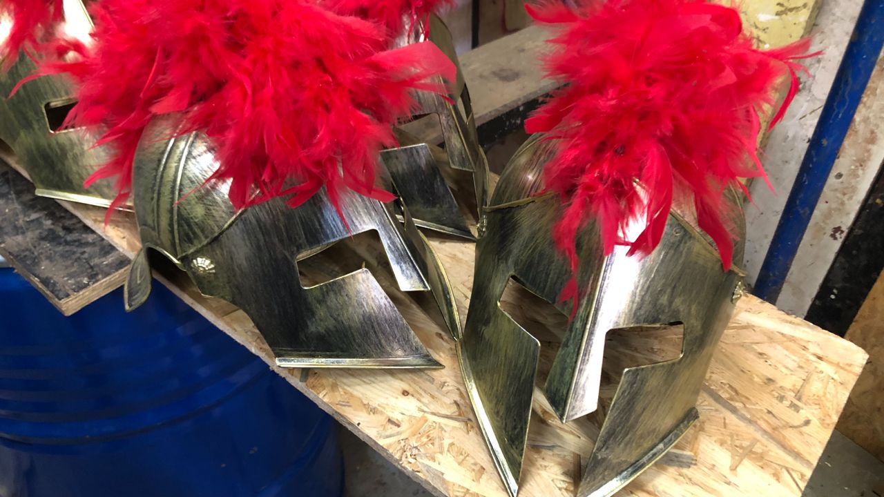 Spartaanse helmen van CV 't Vagevuur uit Lepelstraat, optocht 2025  (foto: Willem-Jan Joachems).