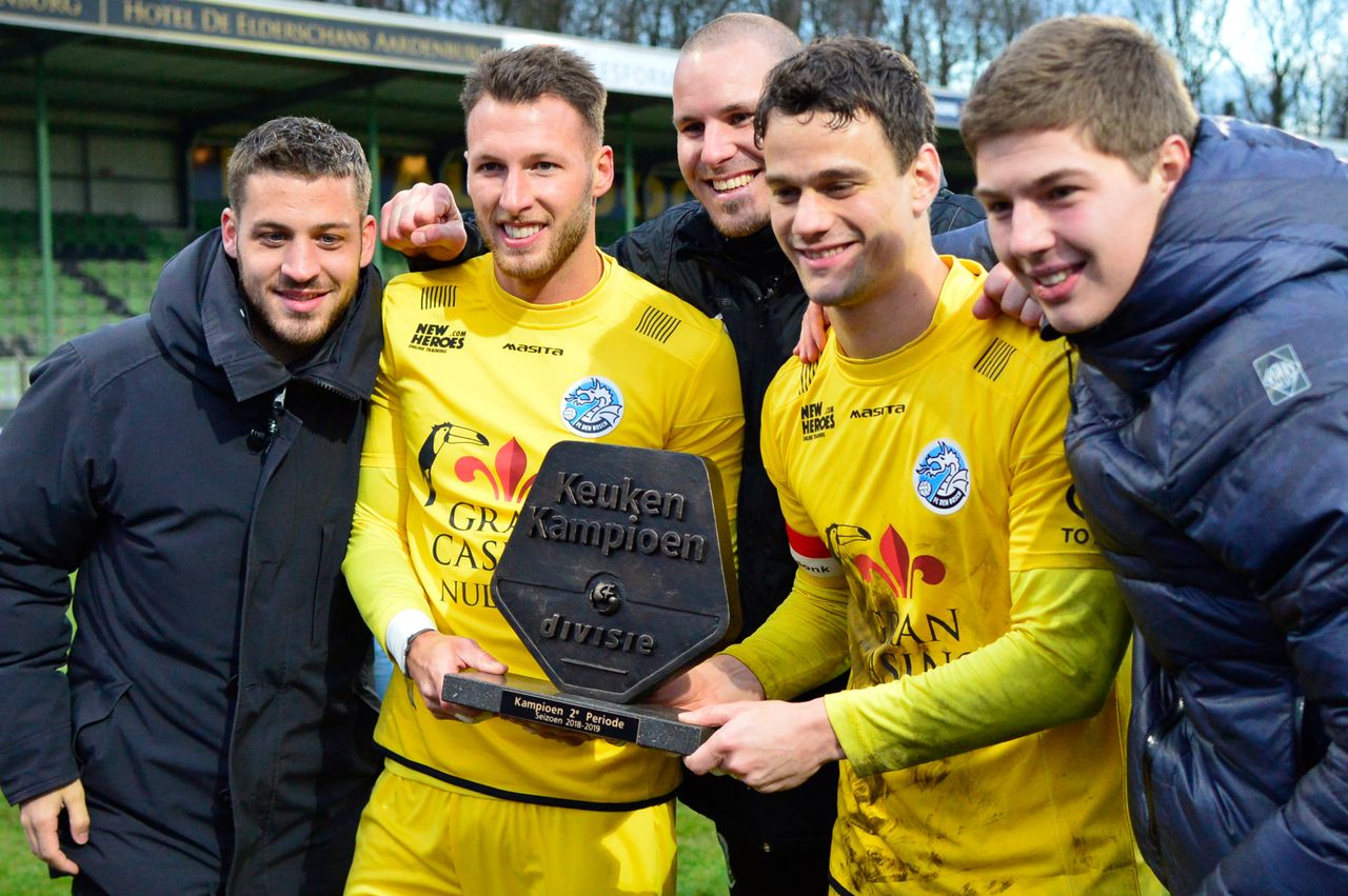 Wouter van der Steen in 2019 met het bronzen schild (Foto: OrangePictures)
