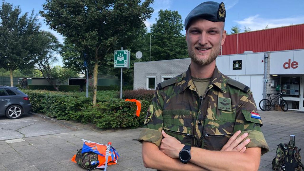Luitenant Thomas begint aan de laatste training. (Foto: Erik Peeters)