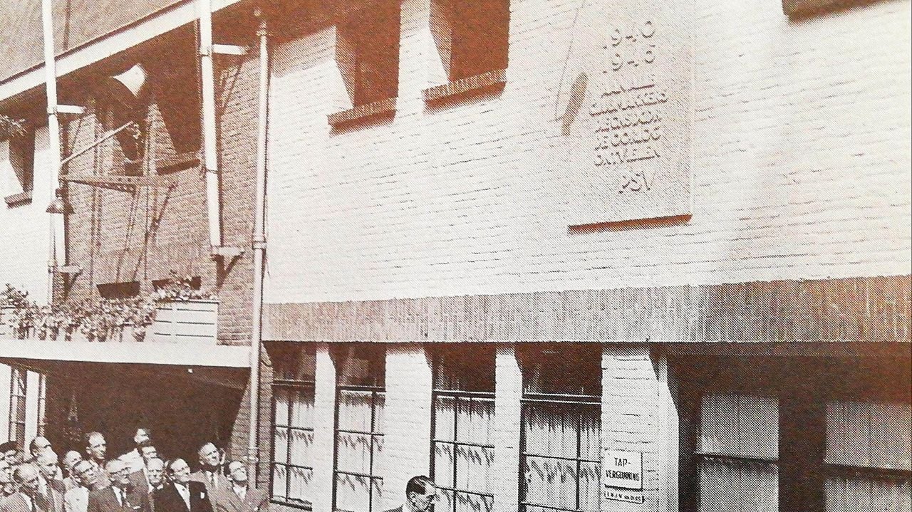 De vorige plaquette die is verdwenen (foto: Wim Wich, via Joris Kaper uit boek 'PSV tijdens de Tweede Wereldoorlog'). 