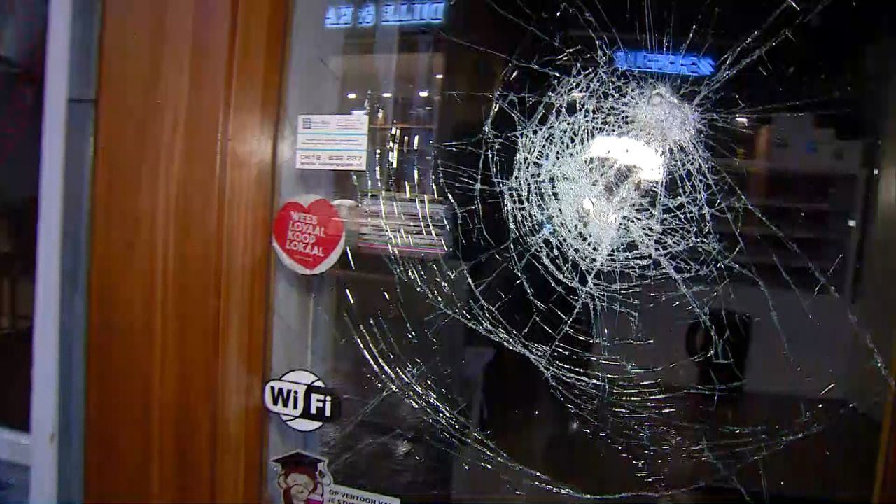 Het centrum van Den Bosch ligt er dinsdagochtend om zes uur nog stil en verlaten bij. 