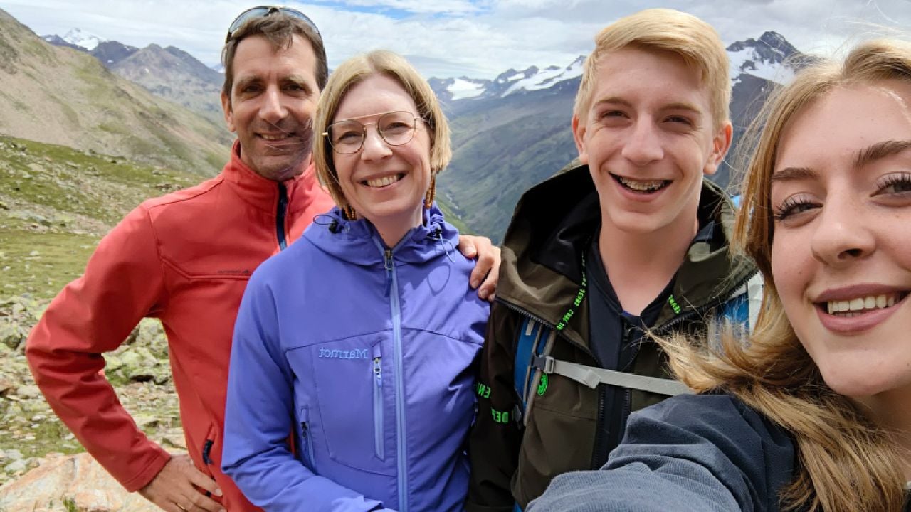 De familie Krol met vader Daniël, moeder Mirjam, hun vermiste zoon Yoran en dochter Thirza (foto: Thirza Krol)
