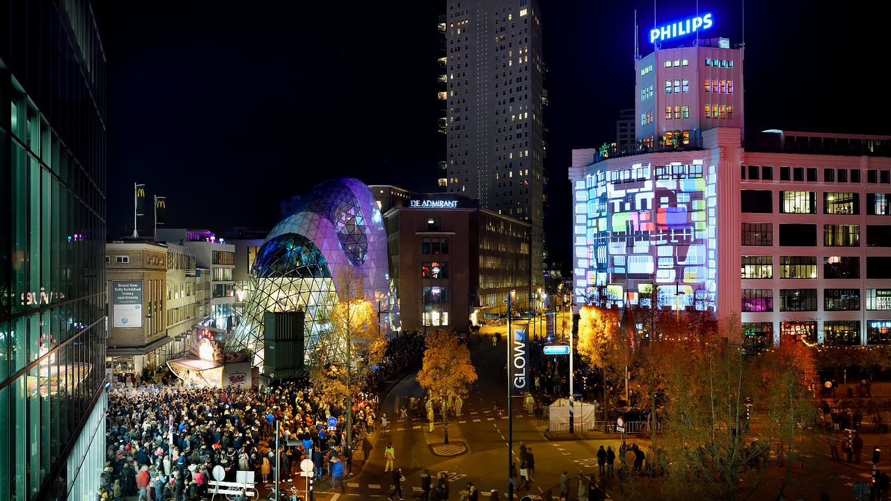 Drukte bij de Lichttoren in 2018 (foto: Bart van Overbeeke).