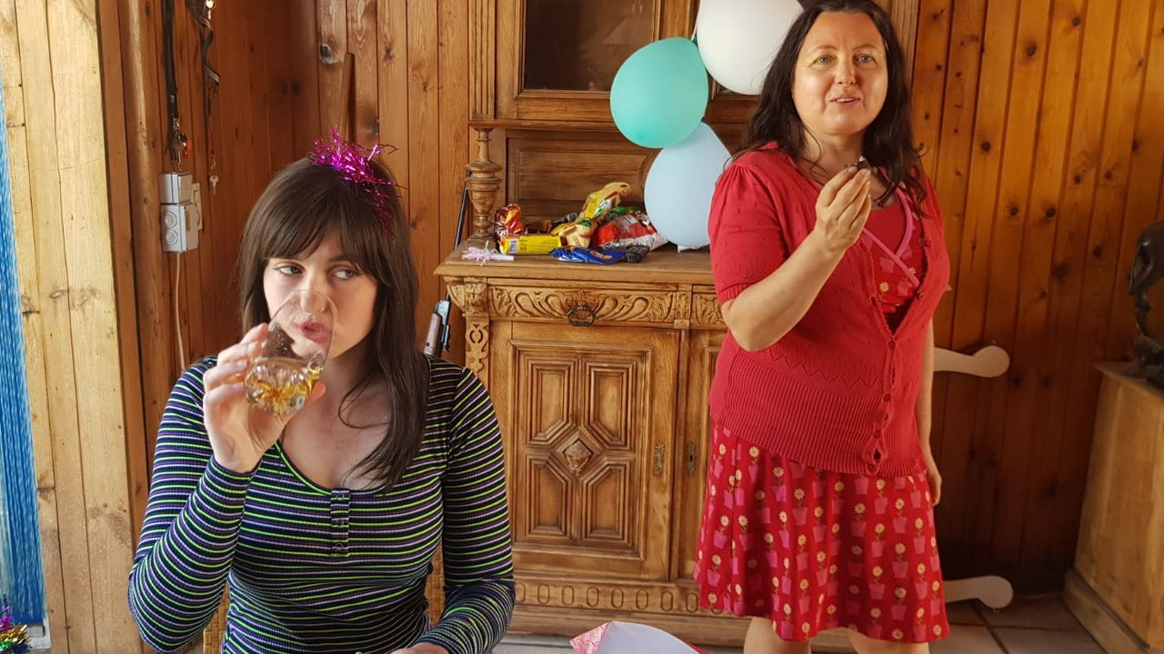 Esmee en haar moeder Carolien (privéfoto)